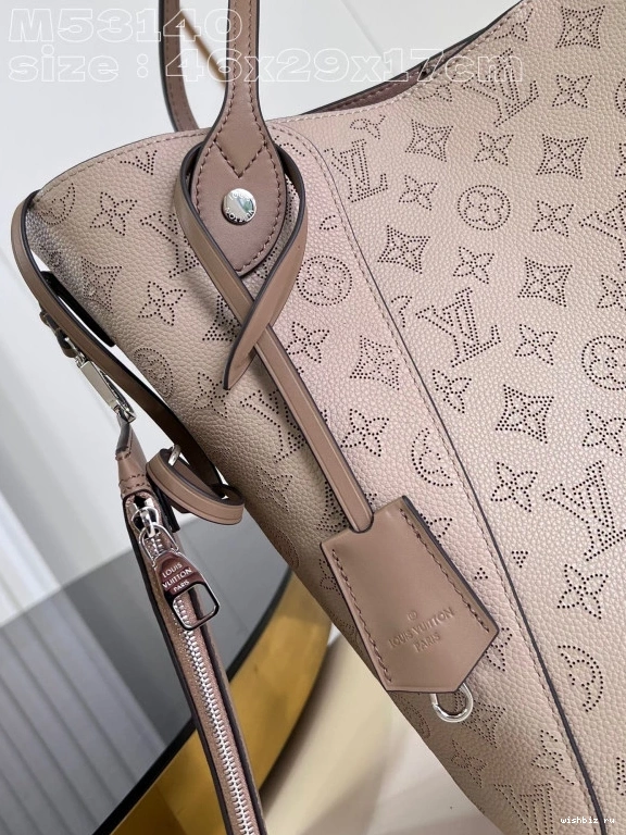 WIS 17CM LOUIS 29.5 x x VUITTON HINA-46 0715